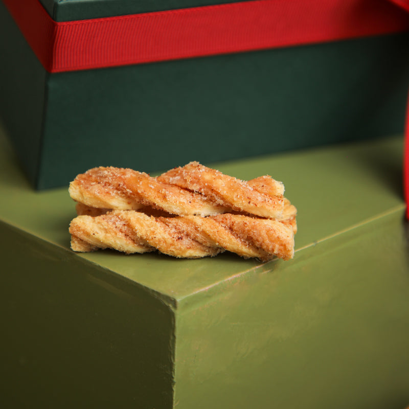 CHRISTMAS HAMPER {EGGLESS}