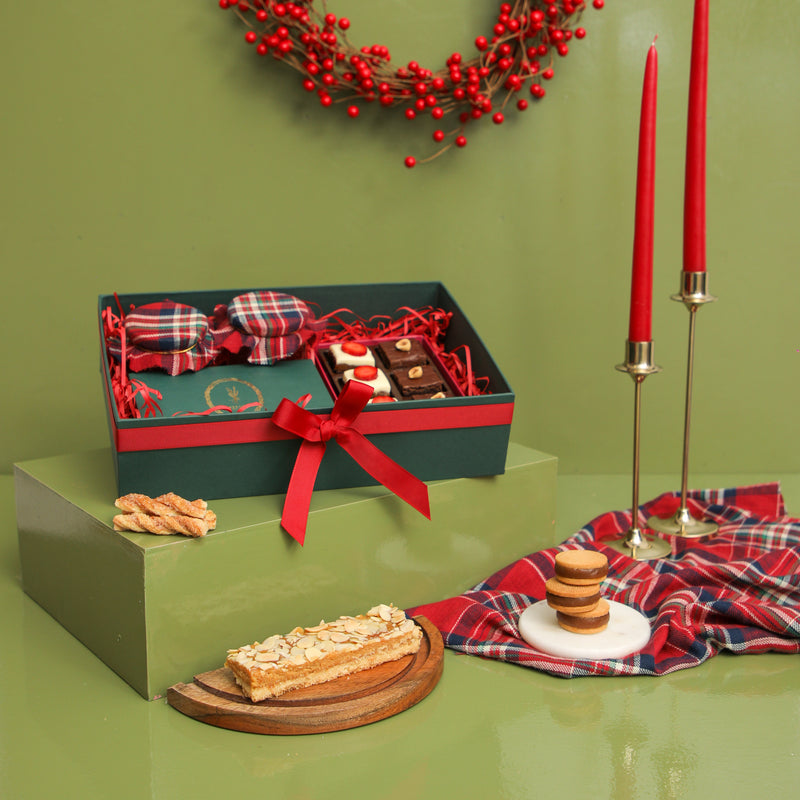 CHRISTMAS HAMPER {EGGLESS}