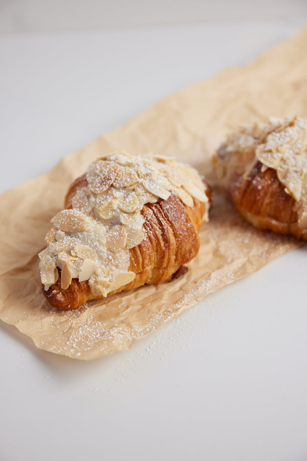 ALMOND CROISSANTS (2 PCS)